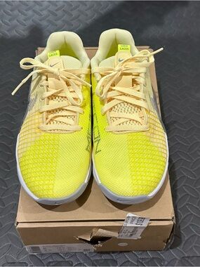 Women’s 6 Men’s 4.5 Nike Metcon 8 - Yellow & Grey